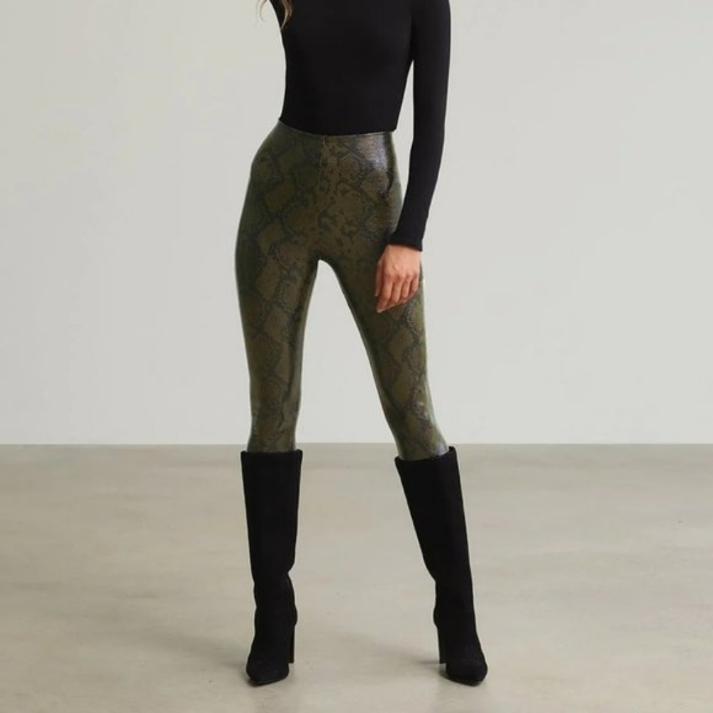 NWT Commando Faux Leather Snakeskin Leggings Size 1X Stretch Green